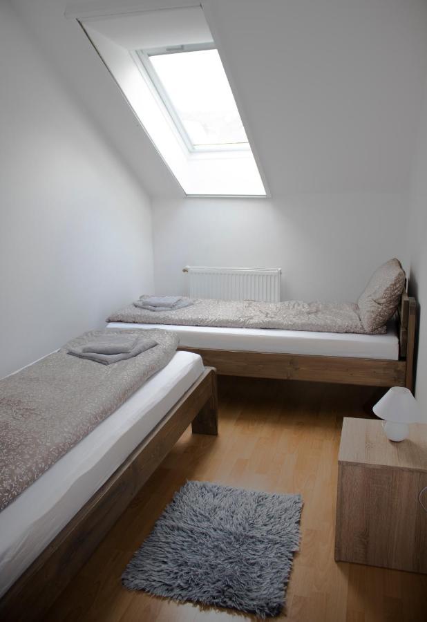 Csalogany Apartman Apartment เซคซาร์ด ภายนอก รูปภาพ
